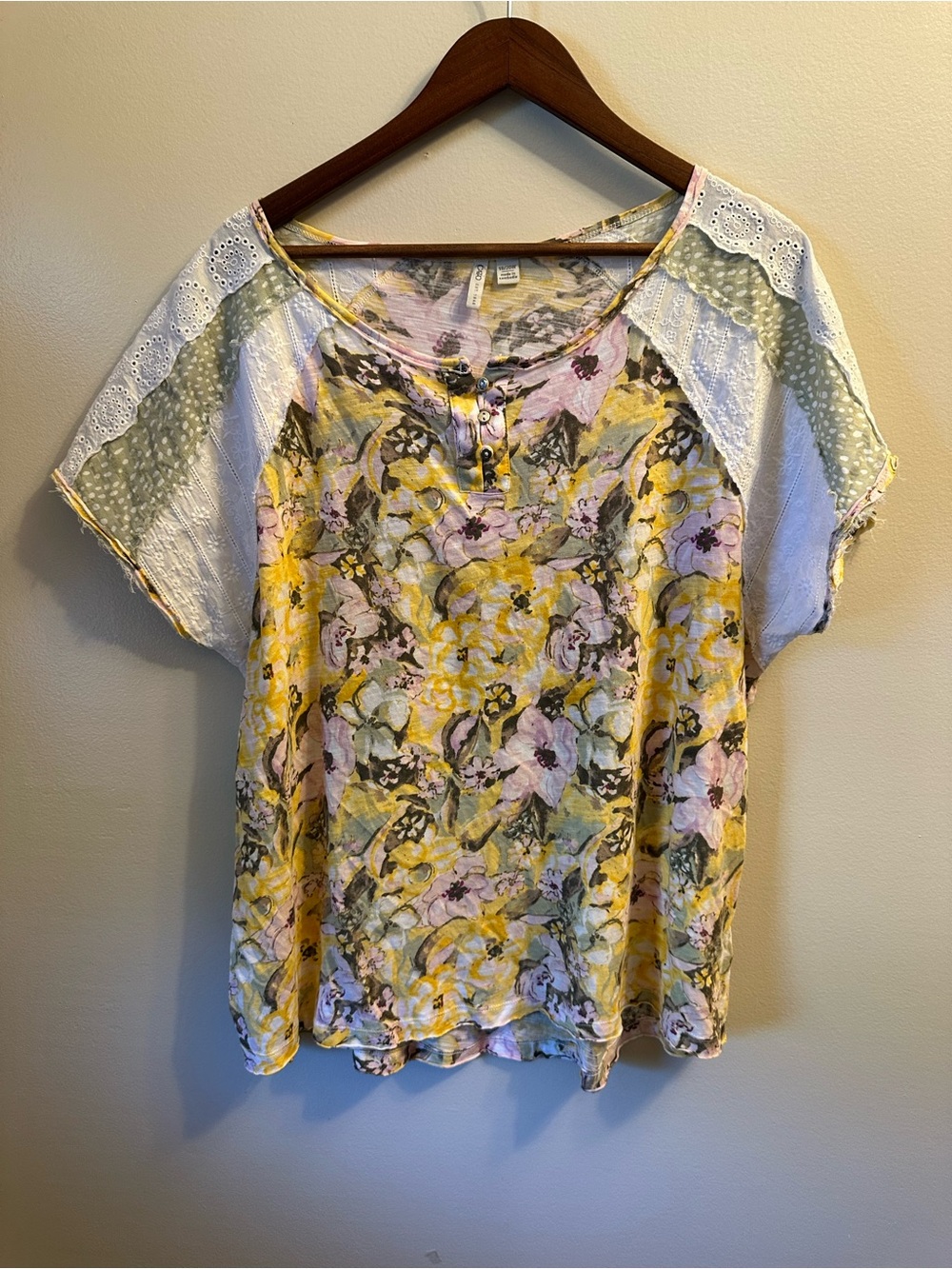#382 Cato Yellow Floral Henley Lace Raglan Short Sleeve Top